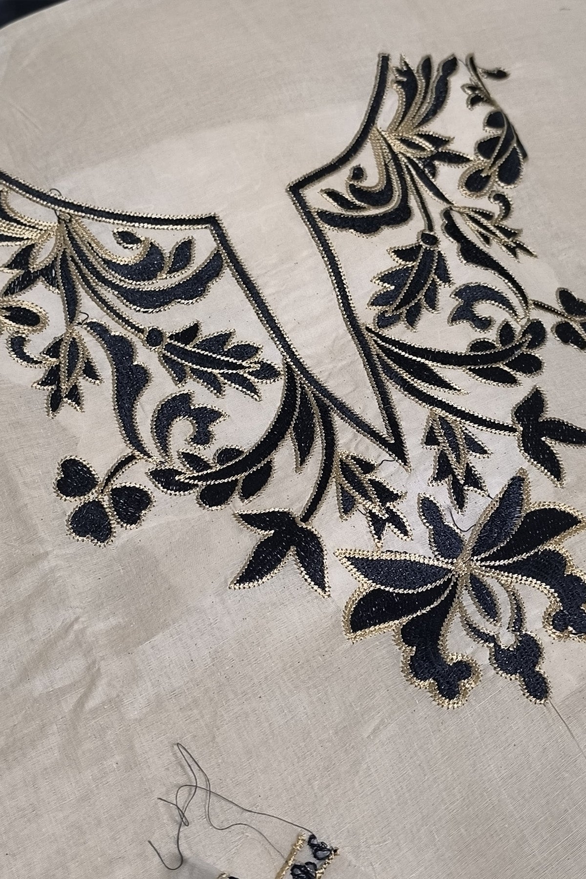 Garent Embroided Lawn Unstitched 3 - Piece | Summer Collection - Tarz.e.Husan