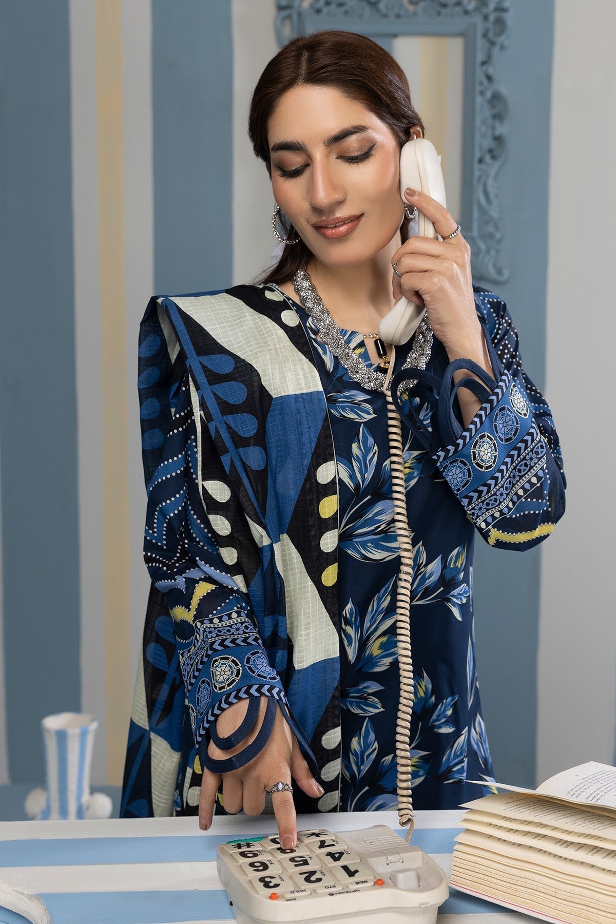 Orang Summer Lawn 3 - Piece Unstiched | Digital Print - Tarz.e.Husan